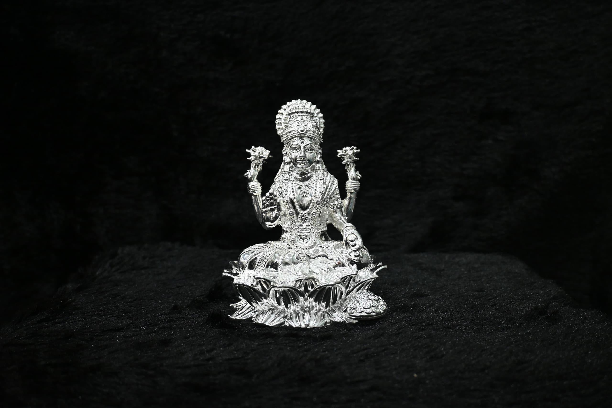 Padmapriya Mahalakshmi Silver Murti